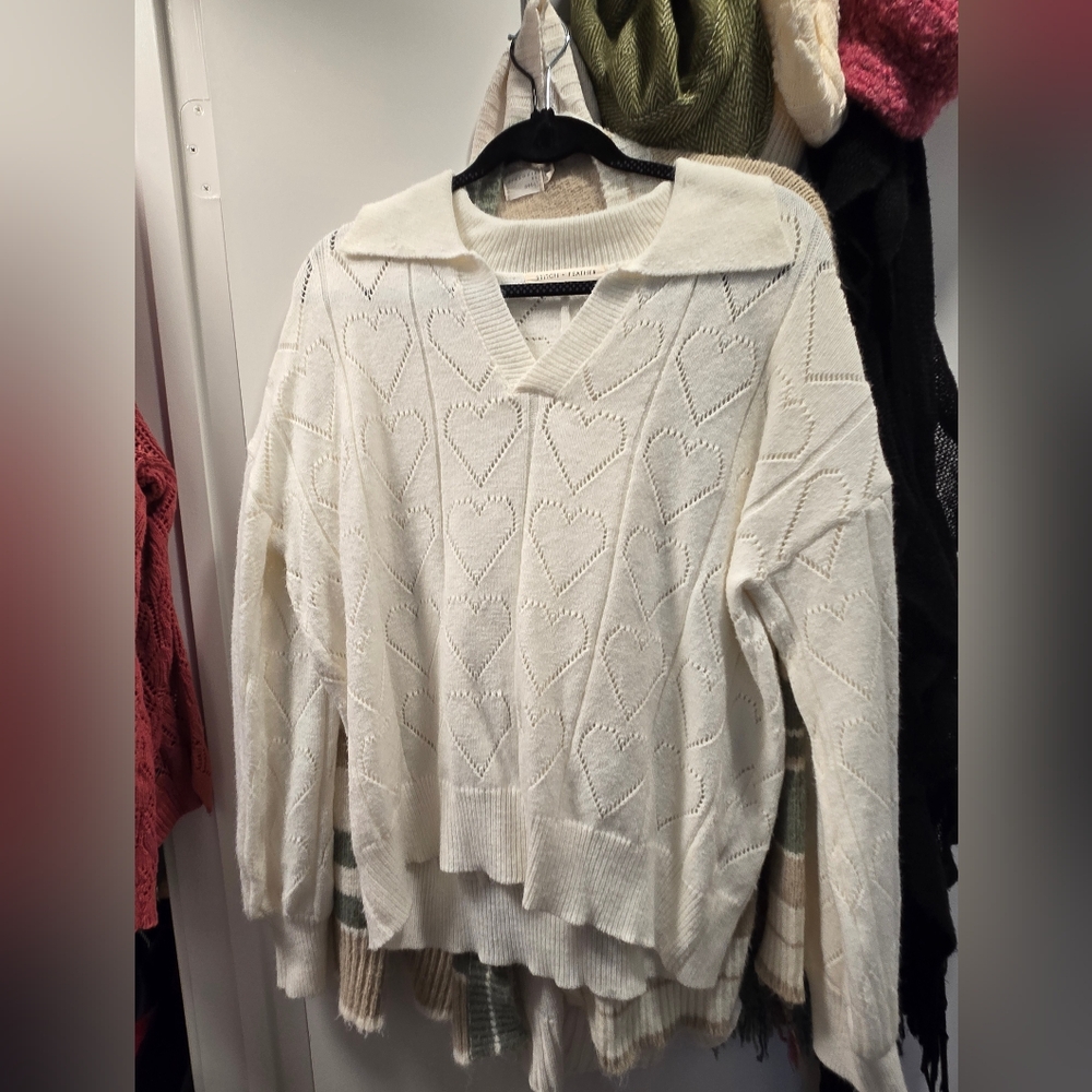 Chic Cream Heart Pattern V-Neck Sweater